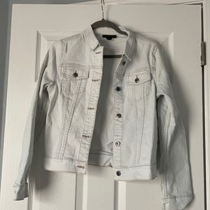 Women’s white jean jacket